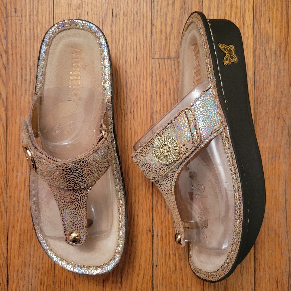 Alegria 38 Carina Sandals 8 Gold Holographic Thong Rocker Sole CAR-680 SAND DO'S